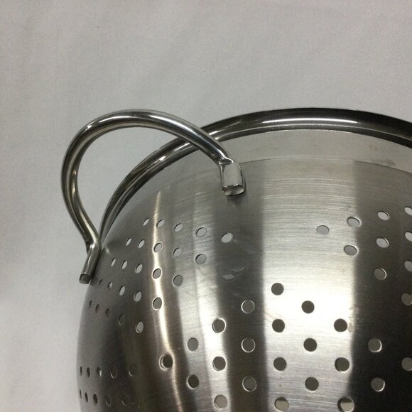 STAINLESS STEEL 18/10 - HEAVY DUTY - 5 Qt. 10" COLANDER WITH HANDLES & BASE - Picture 5 of 5